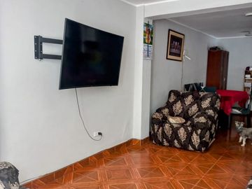 VENDO CASA LOS OLIVOS AV UNIVERSITARIA Y TOMAS VALLE ESPALDA DE PLAZA VEA
