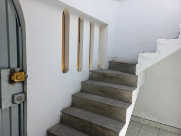 VENDO CASA LOS OLIVOS AV UNIVERSITARIA Y TOMAS VALLE ESPALDA DE PLAZA VEA