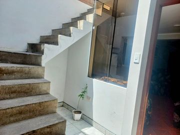VENDO CASA LOS OLIVOS AV UNIVERSITARIA Y TOMAS VALLE ESPALDA DE PLAZA VEA