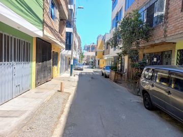 VENDO CASA LOS OLIVOS AV UNIVERSITARIA Y TOMAS VALLE ESPALDA DE PLAZA VEA
