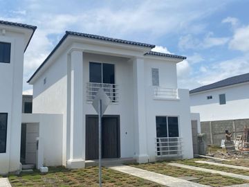 Venta Casa en Isla Celeste Babor por estrenar Samborondón cerca al Colegio Alemán -  C049