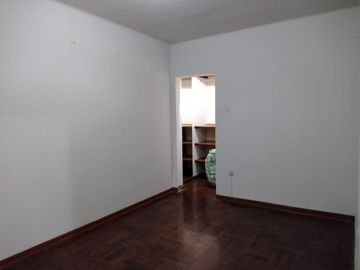 MINI DEPARTAMENTO EN ALQUILER DE 1 DORMITORIO EN 4TO PISO SIN ASCENSOR