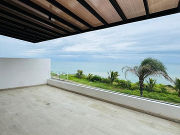 Departamento dúplex de 2 habitaciones frente al mar para estrenar