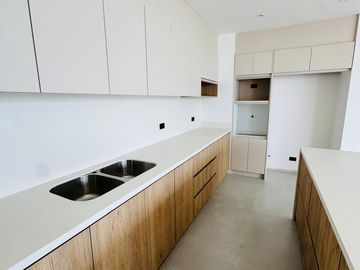 Departamento dúplex de 2 habitaciones frente al mar para estrenar