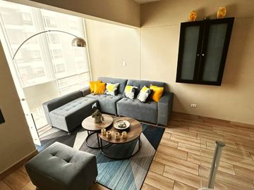 Dúplex Amoblado un Dormitorio 70m2 Cochera y Vista a la Calle en Alquiler en Miraflores