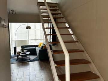 Dúplex Amoblado un Dormitorio 70m2 Cochera y Vista a la Calle en Alquiler en Miraflores