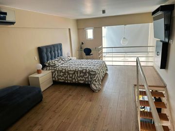 Dúplex Amoblado un Dormitorio 70m2 Cochera y Vista a la Calle en Alquiler en Miraflores