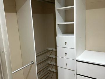 Dúplex Amoblado un Dormitorio 70m2 Cochera y Vista a la Calle en Alquiler en Miraflores