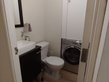 Dúplex Amoblado un Dormitorio 70m2 Cochera y Vista a la Calle en Alquiler en Miraflores