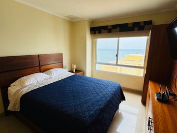 Apartamento Frente Al Mar de Oportunidad!