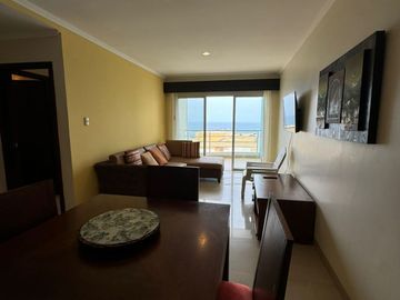 Apartamento Frente Al Mar de Oportunidad!