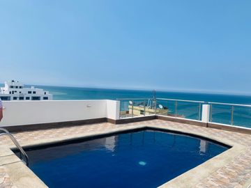 Apartamento Frente Al Mar de Oportunidad!