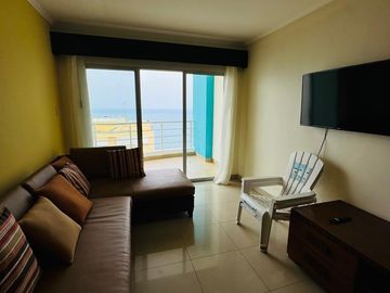 Apartamento Frente Al Mar de Oportunidad!