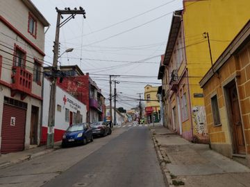 $ 230.000.000 VENTA CASA ANTIGUA DE 2 PISOS CON VISTA AL MAR VALPARAISO, CERCANO AL CENTRO DE LA CIUDAD