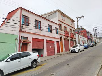 $ 230.000.000 VENTA CASA ANTIGUA DE 2 PISOS CON VISTA AL MAR VALPARAISO, CERCANO AL CENTRO DE LA CIUDAD