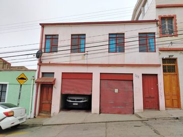 $ 230.000.000 VENTA CASA ANTIGUA DE 2 PISOS CON VISTA AL MAR VALPARAISO, CERCANO AL CENTRO DE LA CIUDAD