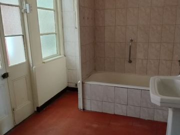 $ 230.000.000 VENTA CASA ANTIGUA DE 2 PISOS CON VISTA AL MAR VALPARAISO, CERCANO AL CENTRO DE LA CIUDAD