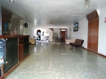 Hotel de 4 pisos en venta - A 1 cuadra de la Plaza Mayor de Chincha Alta - Gran oportunidad turística