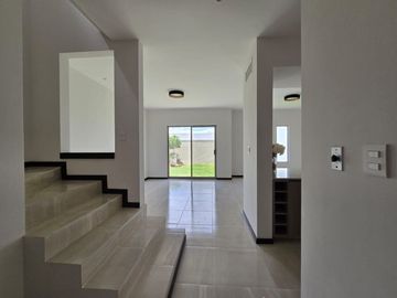 CASA EN VENTA CERCANA A PERIFERICO DE TORREON EN CIRCUITO PRIVADO