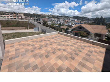 CASA EN CONJUNTO HUACHI CHICO AMBATO
