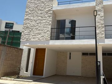 CASA EN VENTA EN LA CARCAÑA MOMOXPAN ATRAS DE CENTRO COMERCIAL LA EXPLANADA