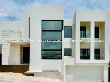 CASA EN VENTA ZONA CANTERAS $22,500,000.