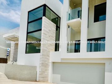 CASA EN VENTA ZONA CANTERAS $22,500,000.
