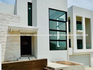 CASA EN VENTA ZONA CANTERAS $22,500,000.