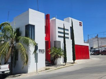 VENTA CASA CON DOBLE ALTURA EN LA SALA , SOTANO MAS 3 REC MAS ESTUDIO Y SALA DE TV