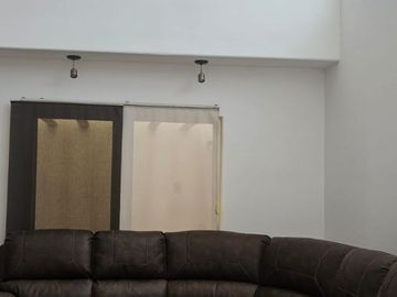 VENTA CASA CON DOBLE ALTURA EN LA SALA , SOTANO MAS 3 REC MAS ESTUDIO Y SALA DE TV