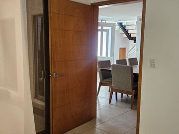 VENTA CASA CON DOBLE ALTURA EN LA SALA , SOTANO MAS 3 REC MAS ESTUDIO Y SALA DE TV