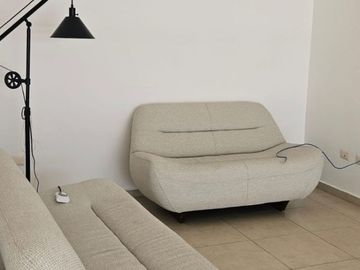 VENTA CASA CON DOBLE ALTURA EN LA SALA , SOTANO MAS 3 REC MAS ESTUDIO Y SALA DE TV