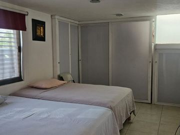 VENTA CASA CON DOBLE ALTURA EN LA SALA , SOTANO MAS 3 REC MAS ESTUDIO Y SALA DE TV