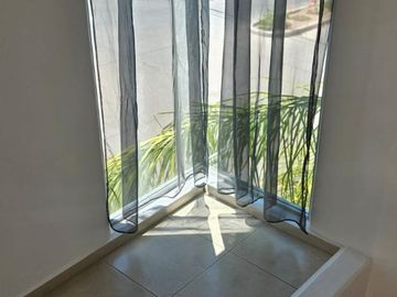 VENTA CASA CON DOBLE ALTURA EN LA SALA , SOTANO MAS 3 REC MAS ESTUDIO Y SALA DE TV