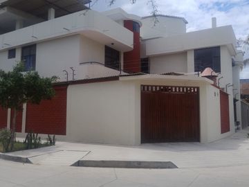 AMPLIA CASA EN VENTA – URB. MIRAFLORES - CASTILLA - PIURA