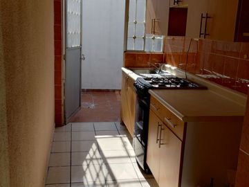 CASA VENTA DE UN PISO COLONIA PIRAMIDES CORREGIDORA