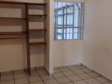 CASA VENTA DE UN PISO COLONIA PIRAMIDES CORREGIDORA