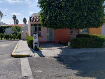 CASA VENTA DE UN PISO COLONIA PIRAMIDES CORREGIDORA