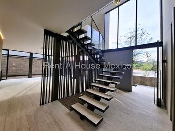 Casa, 3 recámaras, roof, cuarto de servicio. Cumbres del Lago - VENTA