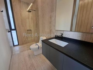 Casa, 3 recámaras, roof, cuarto de servicio. Cumbres del Lago - VENTA
