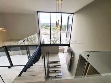 Casa, 3 recámaras, roof, cuarto de servicio. Cumbres del Lago - VENTA