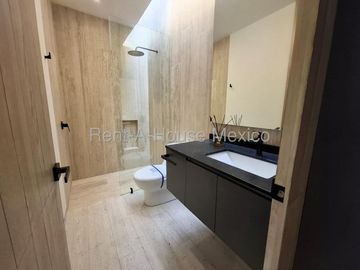 Casa, 3 recámaras, roof, cuarto de servicio. Cumbres del Lago - VENTA