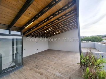 Casa, 3 recámaras, roof, cuarto de servicio. Cumbres del Lago - VENTA