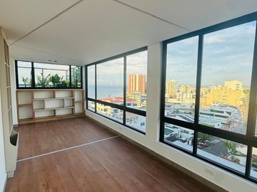 Suite de 46 m2 en Edificio Puerto Banús, cerca al mar.