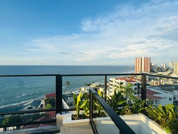 Suite de 46 m2 en Edificio Puerto Banús, cerca al mar.