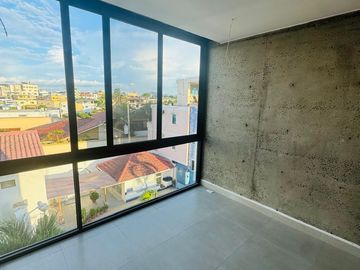 Suite de 46 m2 en Edificio Puerto Banús, cerca al mar.