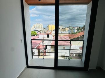 Suite de 46 m2 en Edificio Puerto Banús, cerca al mar.
