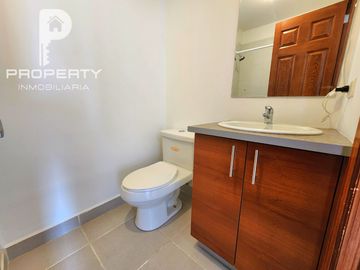 Casa ESQUINERA en venta 3 dormitorios La Moya Conocoto Valle de los Chillos Crédito BIESS
