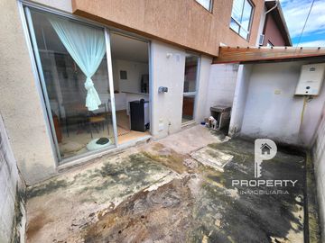 Casa ESQUINERA en venta 3 dormitorios La Moya Conocoto Valle de los Chillos Crédito BIESS