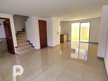 Casas Crédito VIP a 5 minutos de El Triángulo. Valle de los Chillos. 3 dormitorios, jardín y terraza